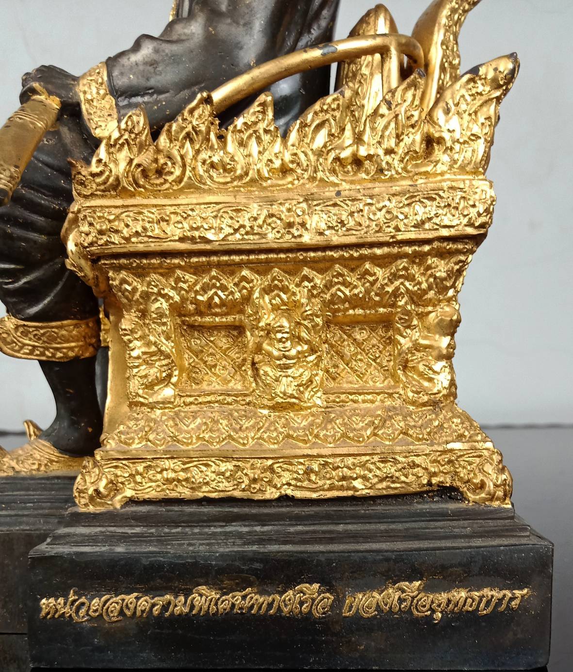 424.พระบรมรูปหล่อสมเด็จพระเจ้าตากสินมหาราช ทรงประทับนั่งบัลลังก์