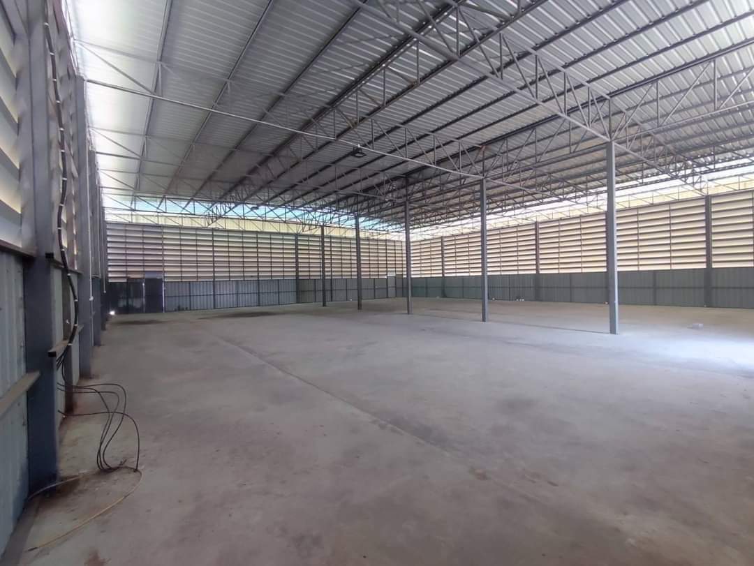 โกดังขนาด 500 ตารางเมตร + ออฟฟิศ80ตารางเมตร พร้อมที่พักคนงาน6ห้อง