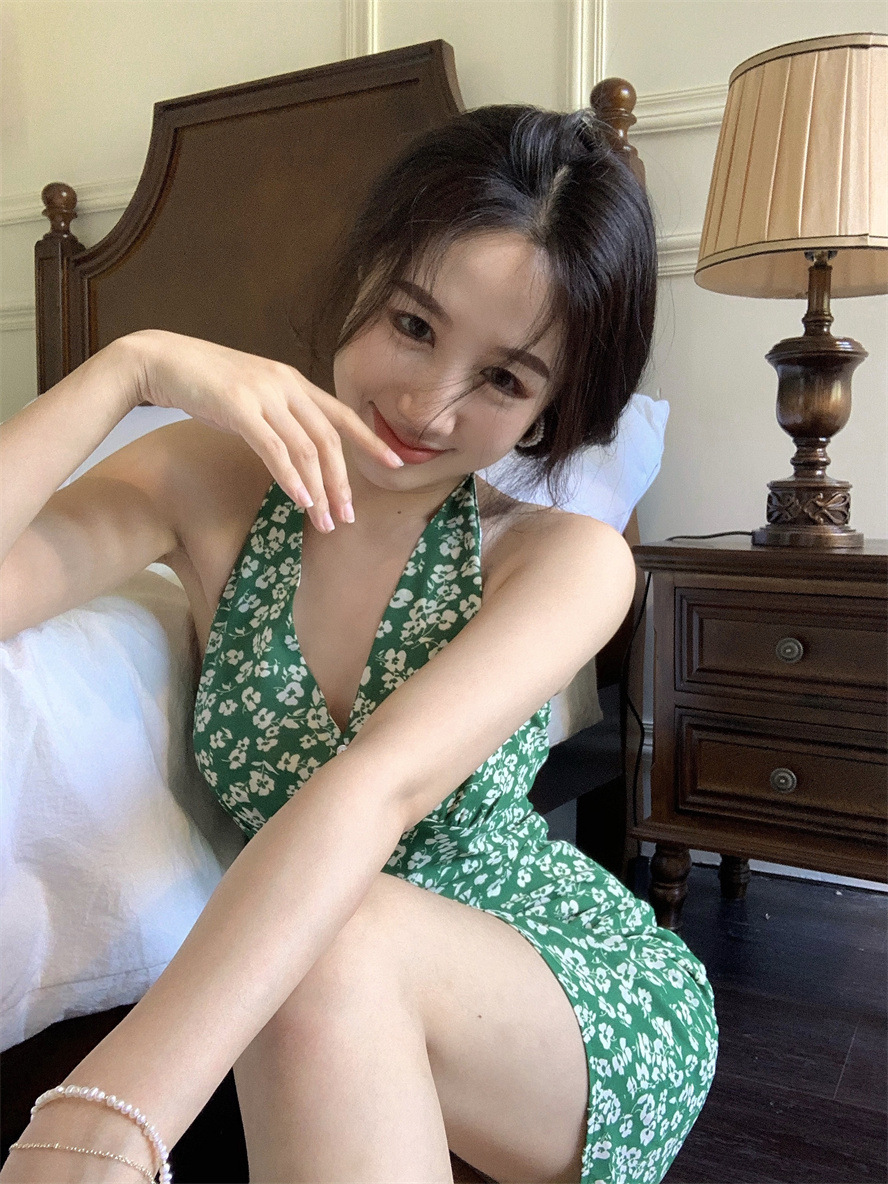 เดรสเขียว ลายดอก โชว์หลัง CN199