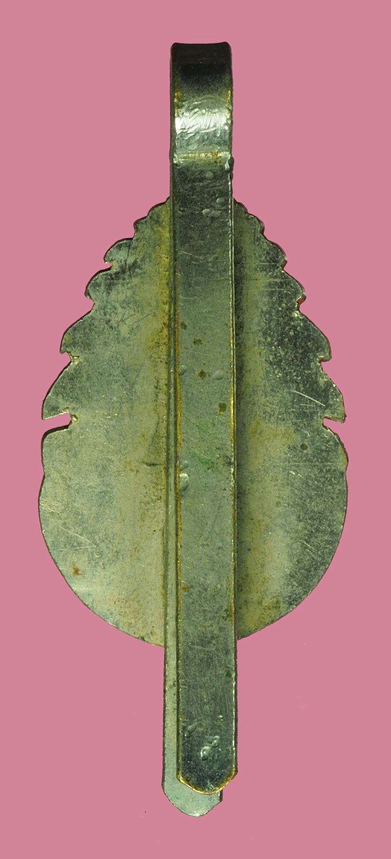 A5881 แหนบหลวงพ่อแพ วัดพิกุลทอง สิงห์บุรี เก่าไม่ทราบปี 82