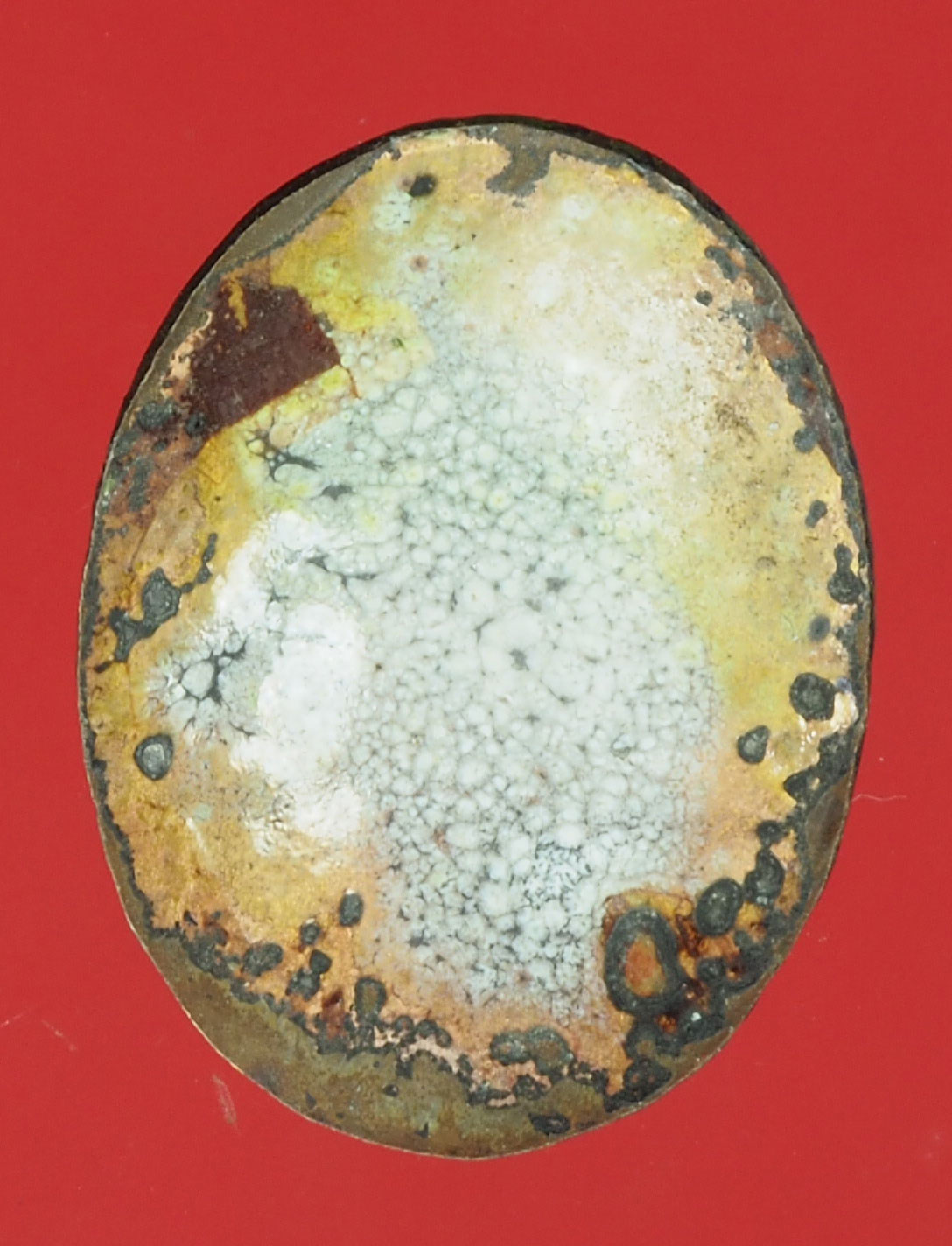 A568 ล็อกเก็ตสามอาจารย์ หลวงพ่อกบ-โอภาสสี-ทอง มีสีหลุดเล็กน้อย ไม่ทราบที่และปีสร้าง 4