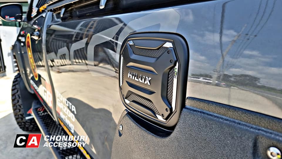 ชุดแต่งฝาปิดถังน้ำมันแท้ Toyota ฟอร์จูนเนอร์