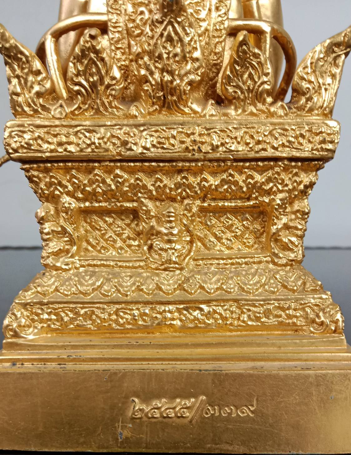 593.พระบรมรูปหล่อสมเด็จพระเจ้าตากสินมหาราช ทรงประทับนั่งบัลลังก์