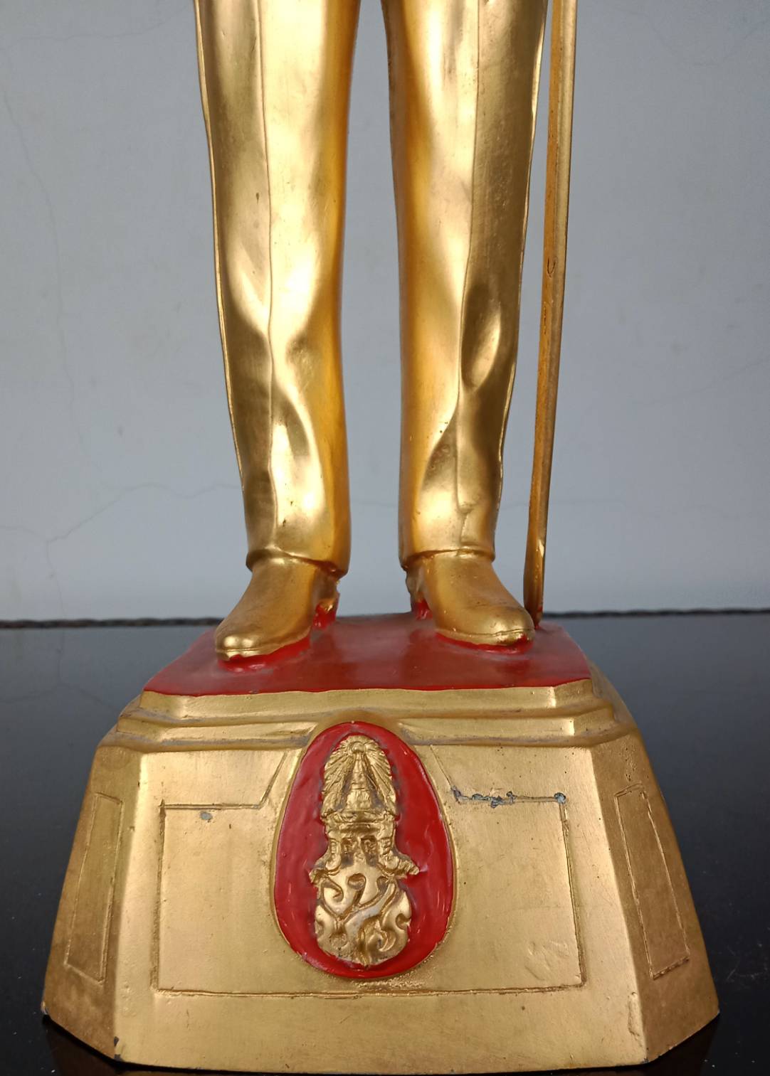 9.พระบรมรูปหล่อโลหะในหลวงรัชกาลที่9 พระบาทสมเด็จพระปรมินทรมหาภูมิพลอดุลยเดช(ทอง)