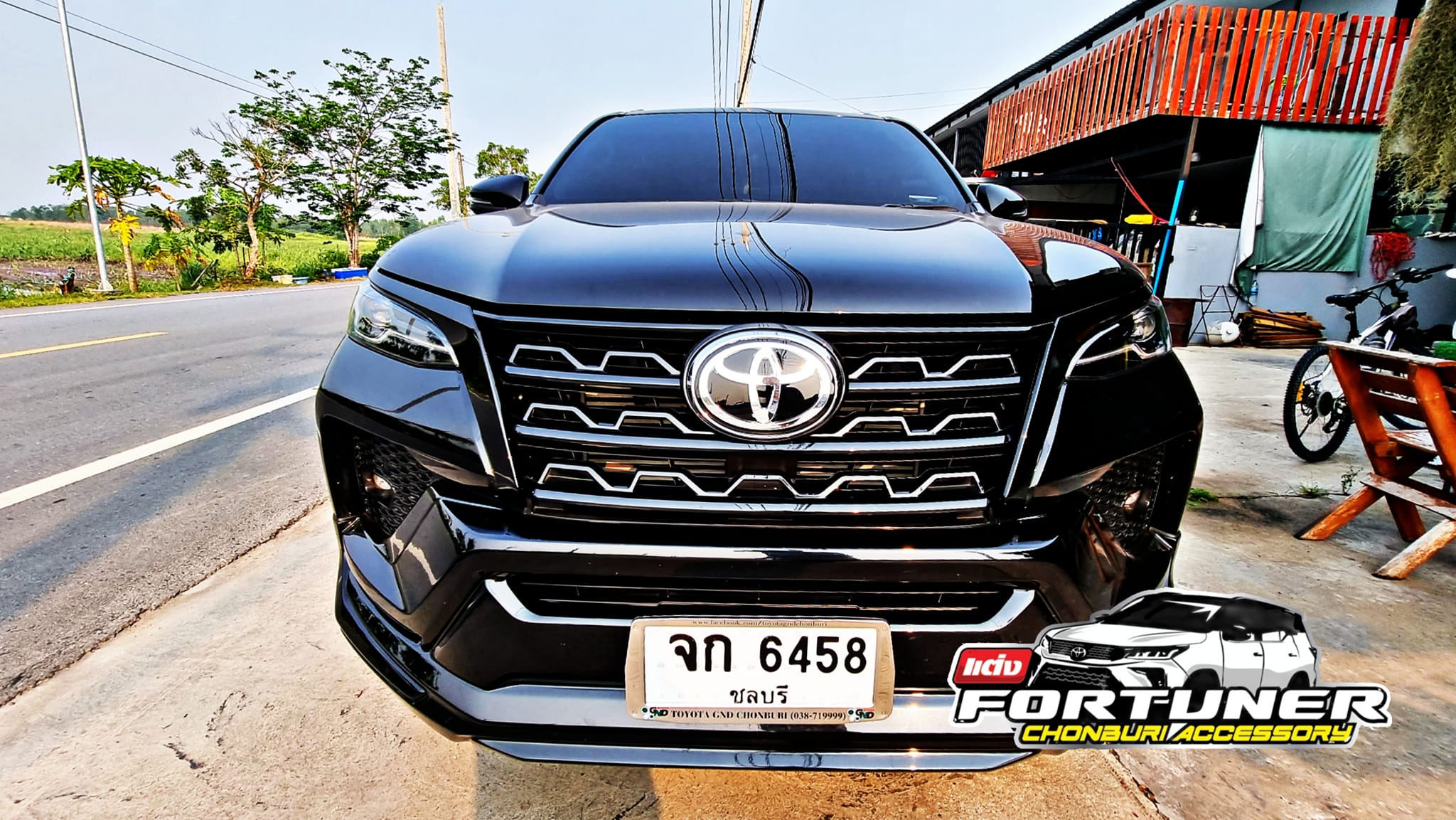 คิ้วไฟหน้าดำเงาแท้ศูนย์ โตโยต้า ฟอร์จูนเนอร์ สำหรับรุ่น Mc แปลงเป็น Commander