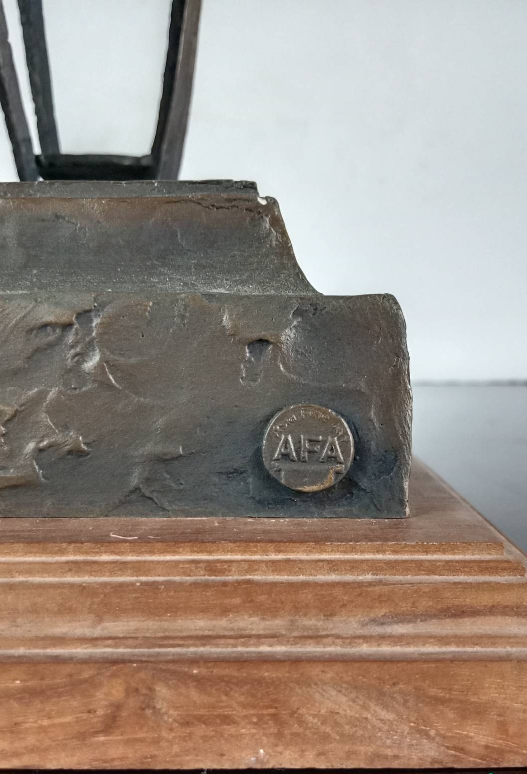 112.พระบรมรูปหล่อในหลวงรัชกาลที่9 พระบาทสมเด็จพระปรมินทรมหาภูมิพลอดุลยเดช ฉลองพระองค์ครุยดุษฎีบัณฑิตกิตติมศักดิ์ของสถาบันบัณฑิตพัฒนบริหารศาสตร์ ประทับยืน