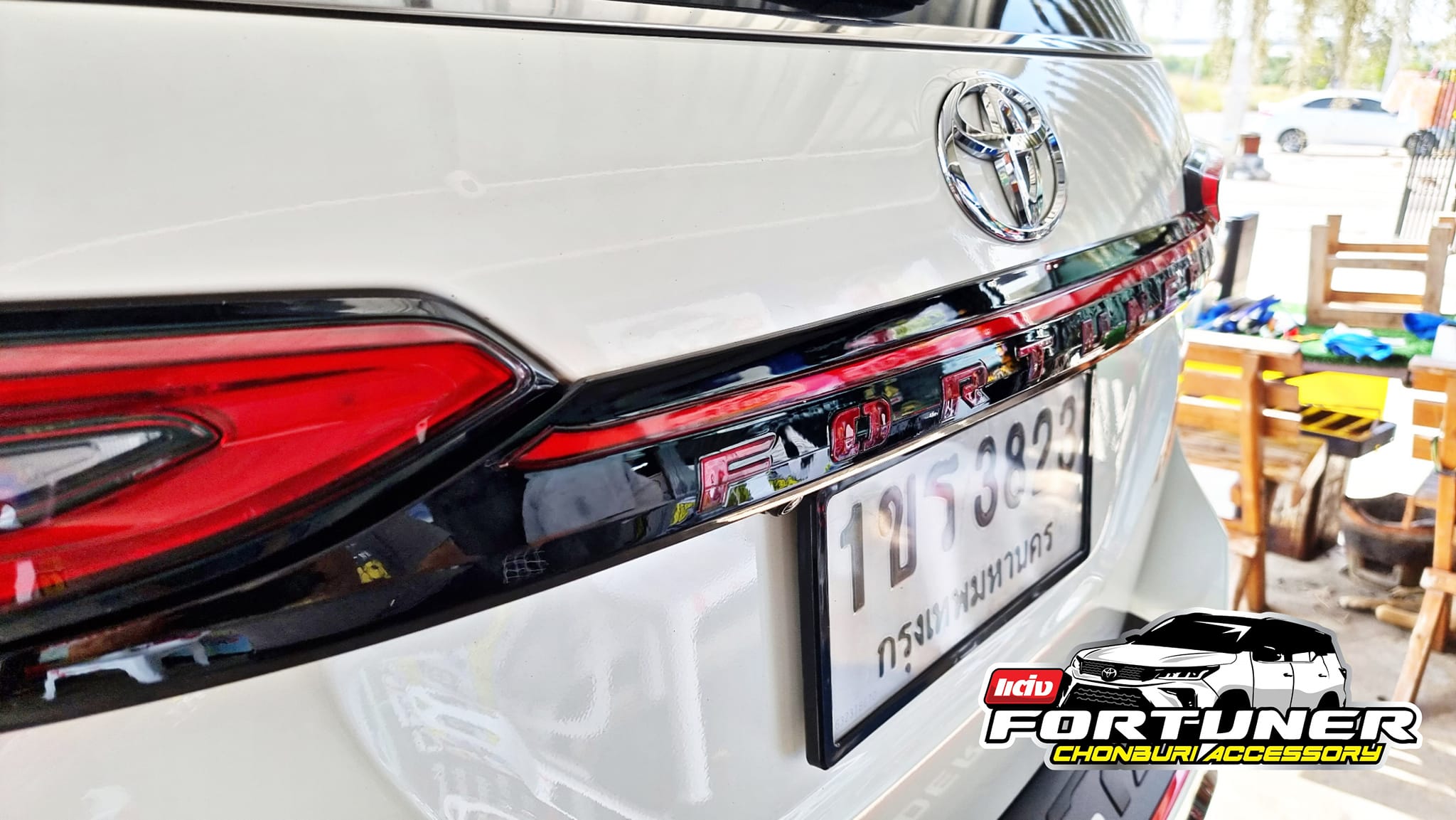 คาดเอวท้ายมีไฟหรี สีดำเงา #GRsport / #Legender / #MC / #NewFortuner