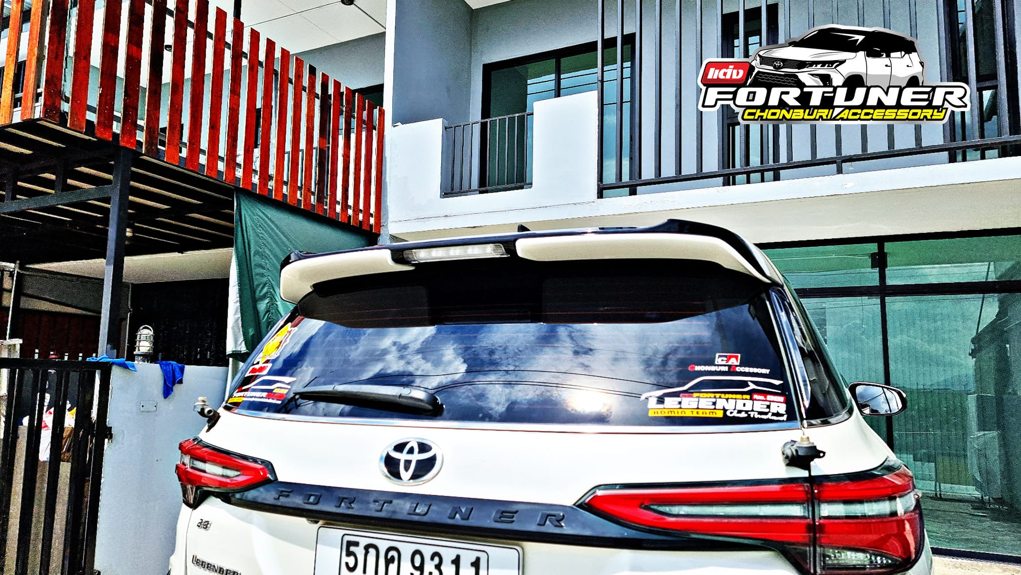 สปอยเลอร์หลังคา GRsport ขาว แดง ดำ โตโยต้า ฟอร์จูนเนอร์