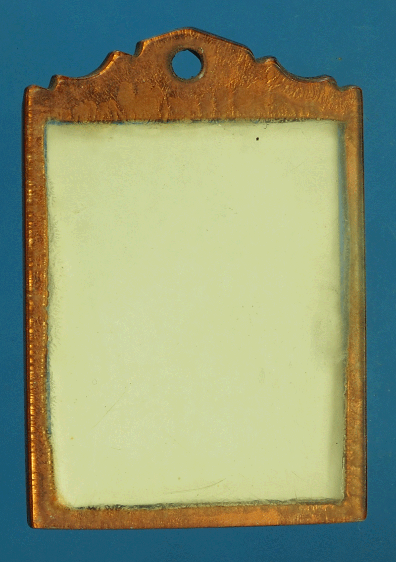 B2219 รูปถ่ายไม่ทราบอาจารย์ และปีสร้าง เลี่ยมพลาสติกเก่า 4