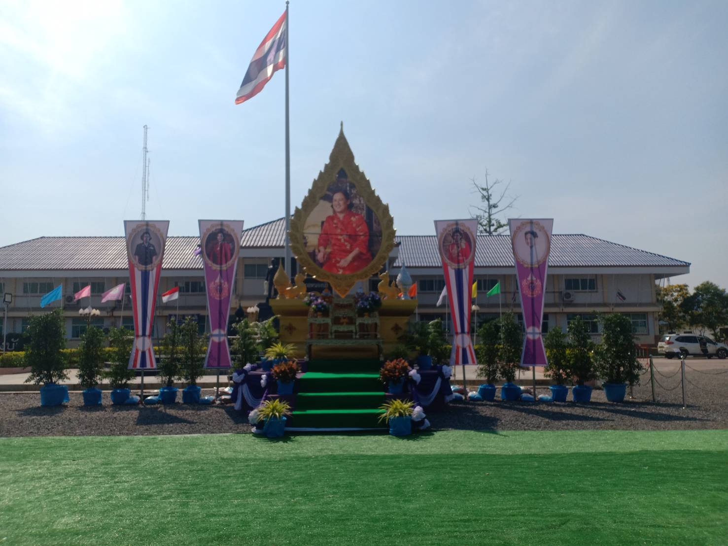 ซุ้มเฉลิมพระเกียรติ รับทำ-ติดตั้งซุ้มเฉลิมพระเกียรติ สายไหม