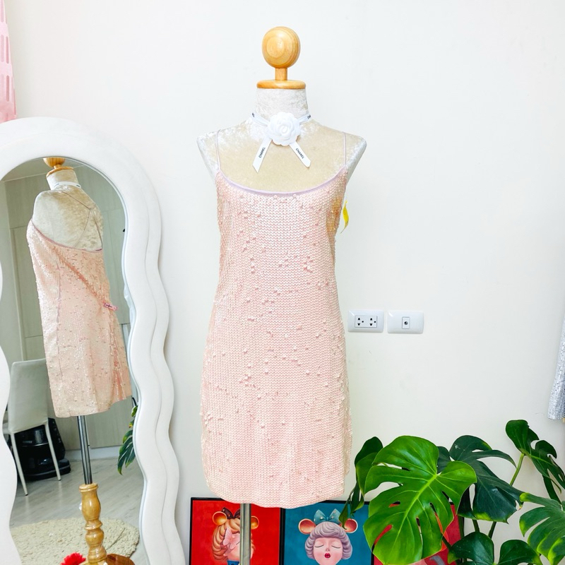 แบรนด์ Expressแท้100%🌸เดรสงานเกล็ดวิบวับ สีชมพูนม โชว์แผ่นหลัง ใส่ออกงาน ทรงเข้ารูป เดรสออกงาน ชุดปาร์ตี้(193)
