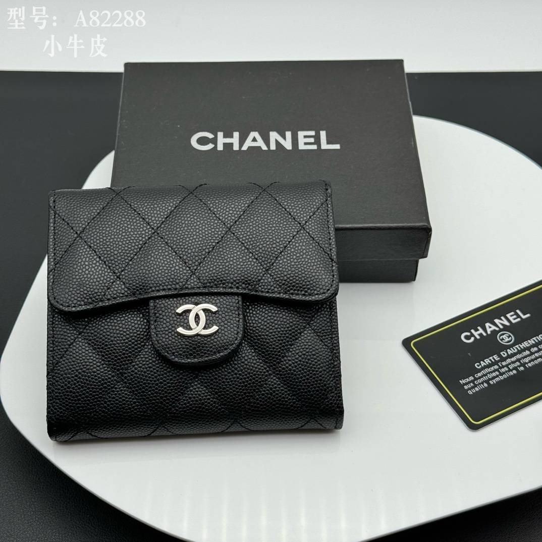 [พรีออเดอร์] กระเป๋าสตางค์หนังคาร์เวีย สไตล์ Chan*l เหมือนเป๊ะแต่ไม่มีโลโก้