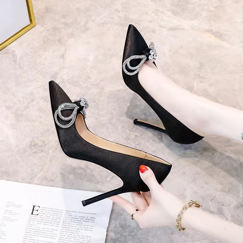 รองเท้าส้นสูง หัวเเหลม มีโบว์ รุ่น SH545