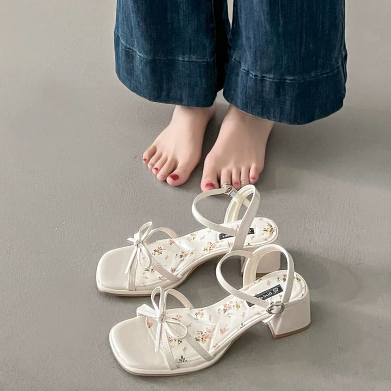 รองเท้าส้นสูง สายรัดข้อ พื้นลายดอกไม้ สูง 2 นิ้ว (SH11862)