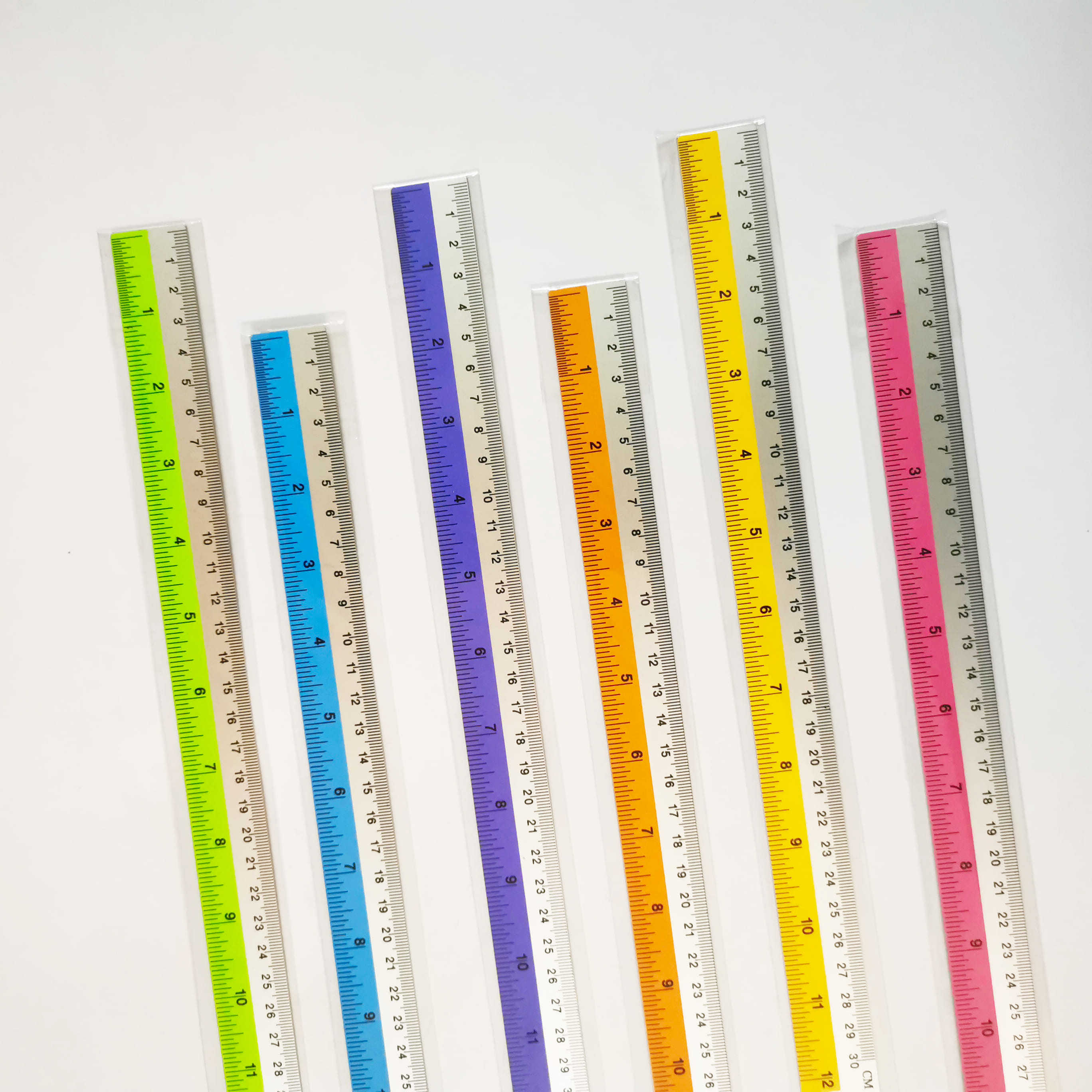 ไม้บรรทัด 12 นิ้ว คาดสีเหลือง