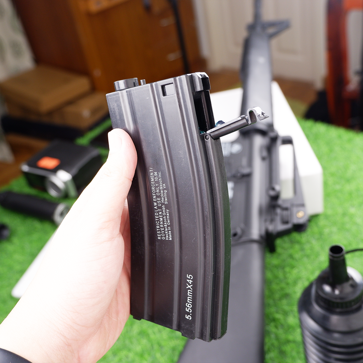 (33A1)M16A1 สีดำล้วน แรง 210FPS+ ปืนเจลไฟฟ้า ของเล่น ยิงรัวได้เท่านั้น