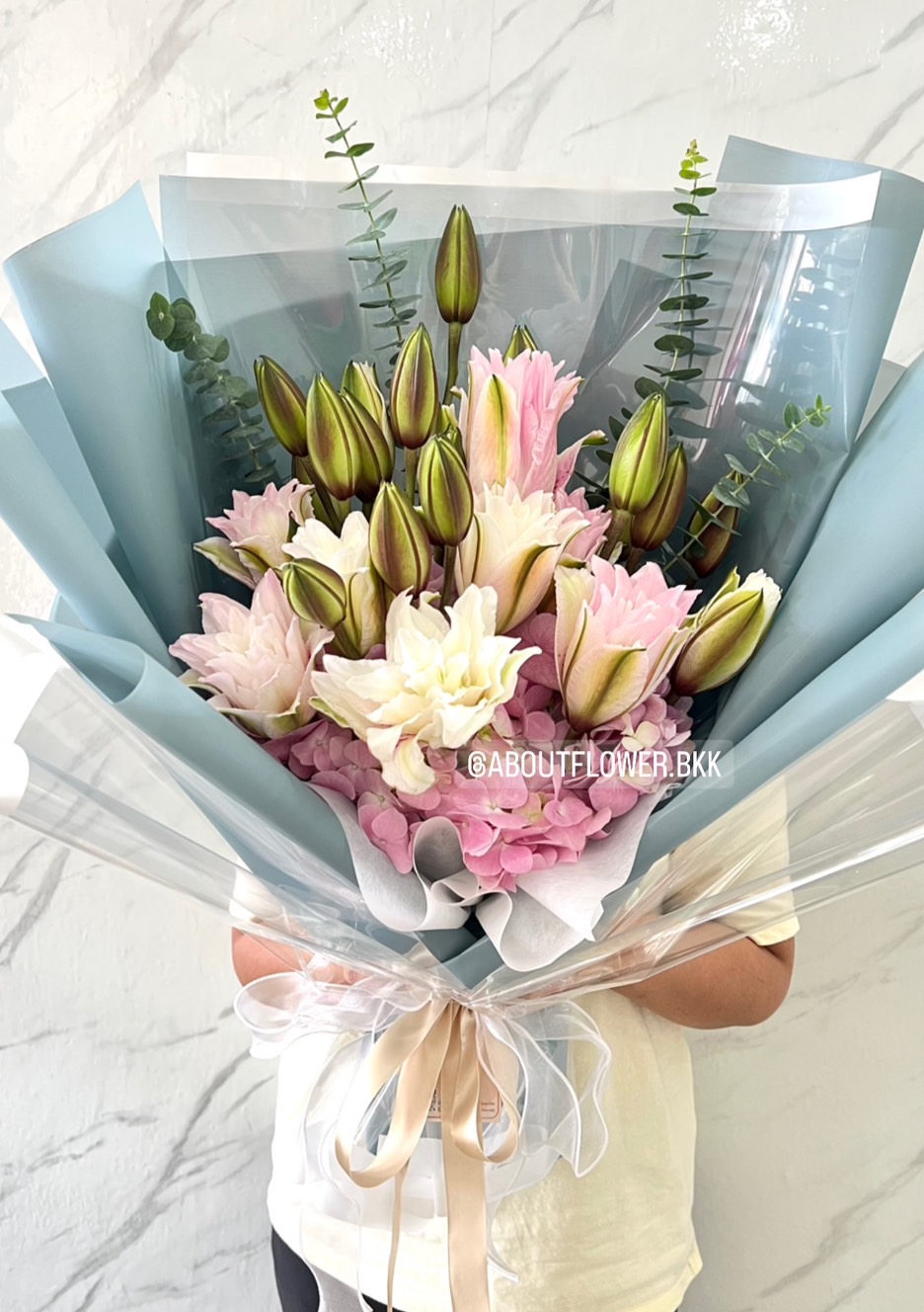 Large Bouquet ช่อดอกลิลลี่ แซม ไฮเดรนเยีย โทนชมพู พร้อมตกแต่ง สามารถเปลี่ยนสีได้