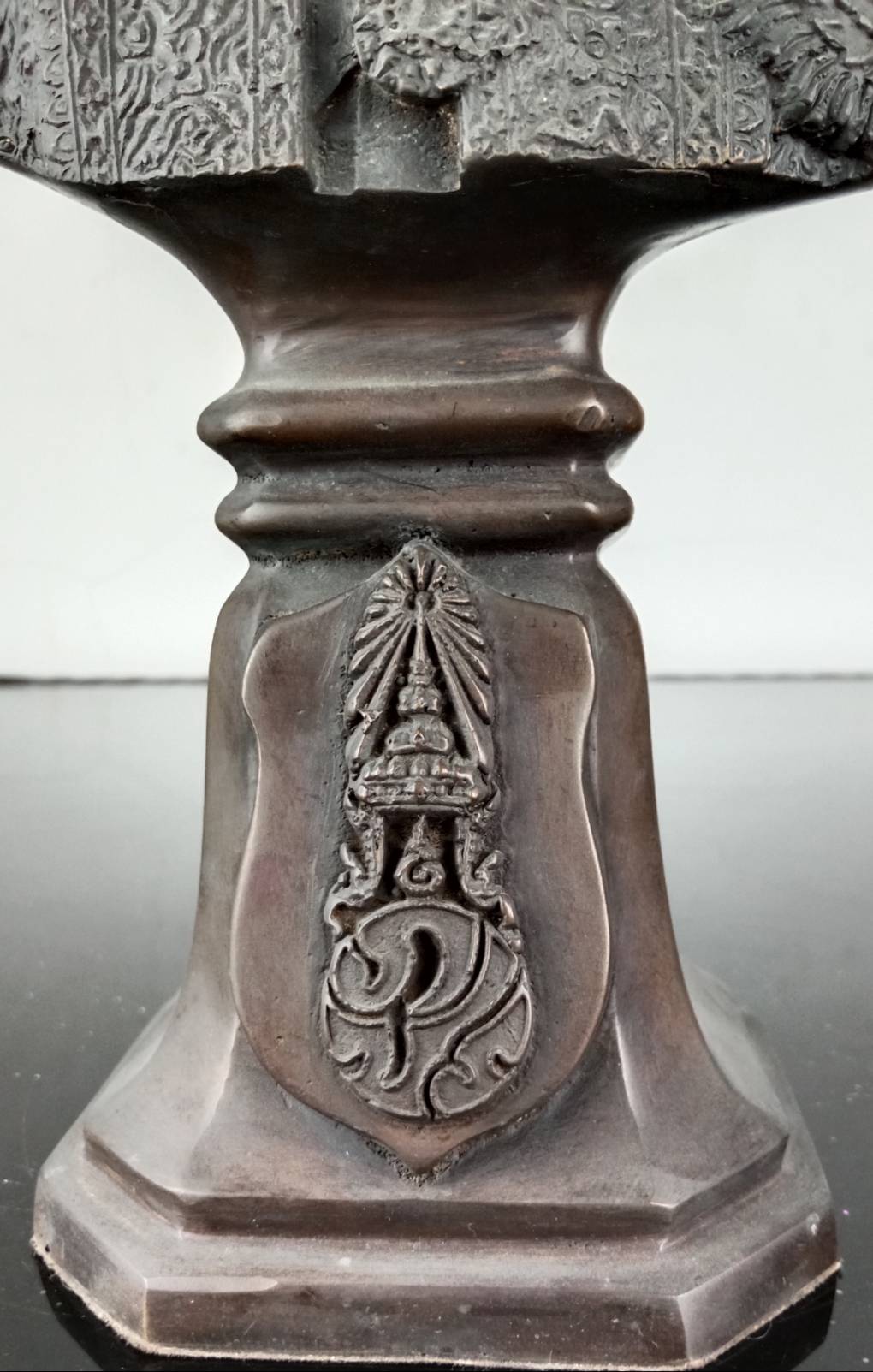 4.พระบรมรูปหล่อครึ่งพระองค์ในหลวงรัชกาลที่9 พระบาทสมเด็จพระปรมินทรมหาภูมิพลอดุลยเดช ฉลองพระองค์บรมราชภูษิตาภรณ์