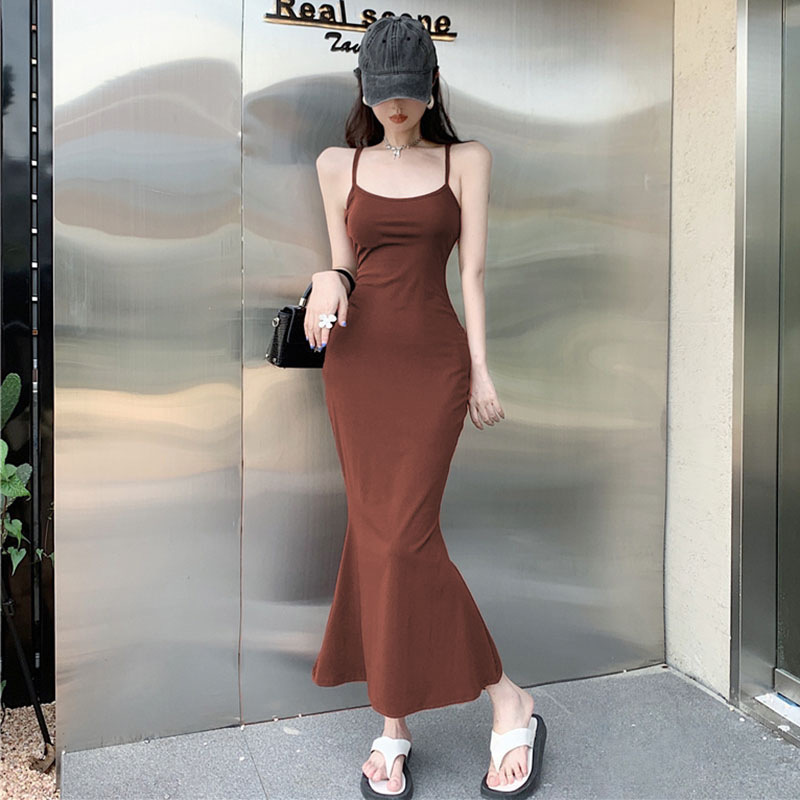 เดรสยาวสายเดี่ยว หางปลา ผ้าร่องยืด CN724