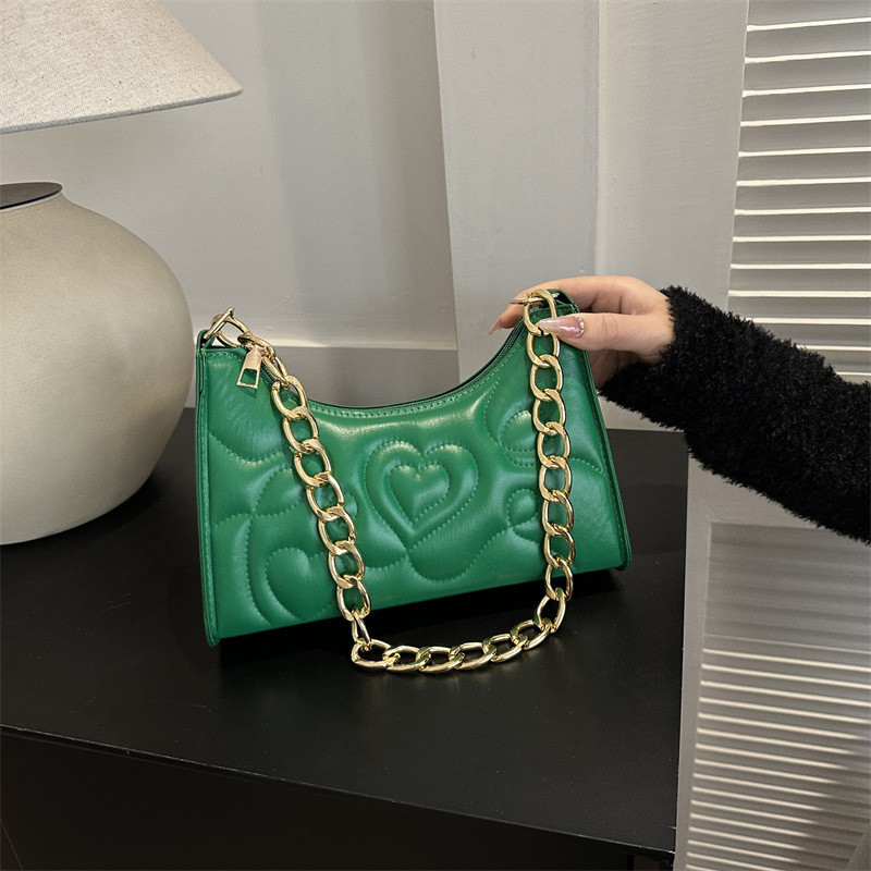 กระเป๋าเย็บลายเส้น หัวใจนูน สายสะพายโซ่ Bag1012