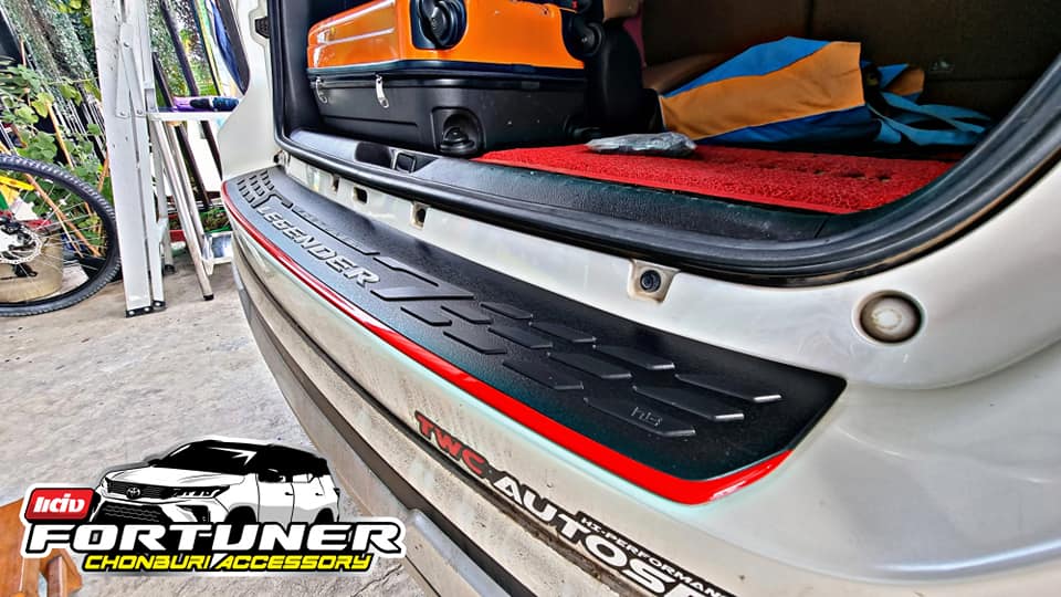 กันรอยท้ายตรงรุ่น ฟอร์จูนเนอร์ Legender