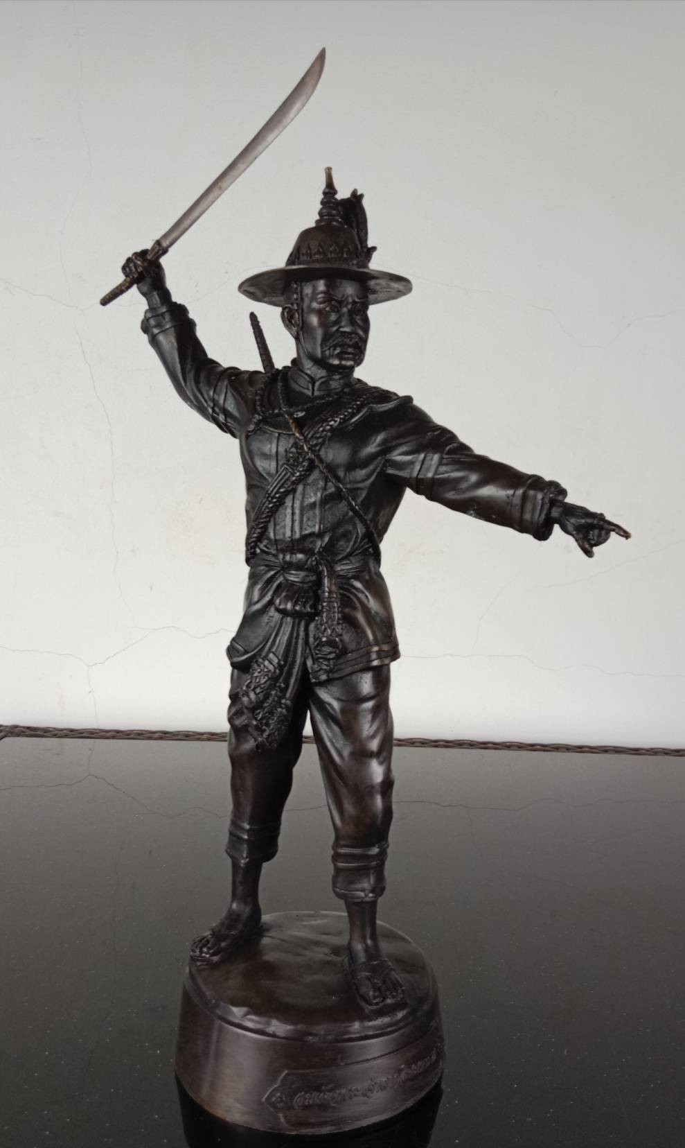 410.พระบรมรูปหล่อสมเด็จพระเจ้าตากสินมหาราช ทรงยืน