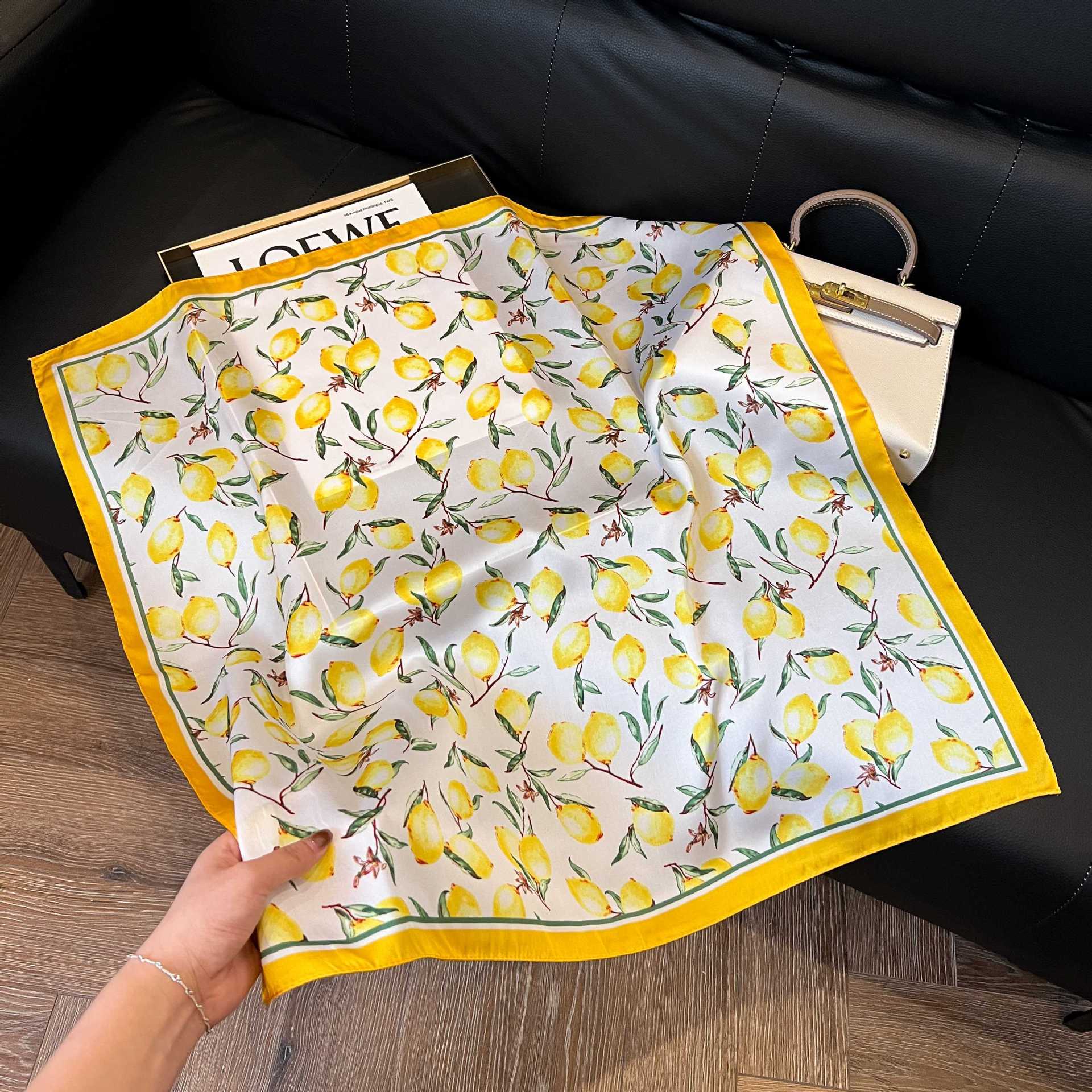 ผ้าคลุมไหล่ ผ้ากันแดด สุดฮิต นิ่มลื่นเนื้อผ้าดีมาก 🇹🇭พร้อมส่งในไทย🇹🇭