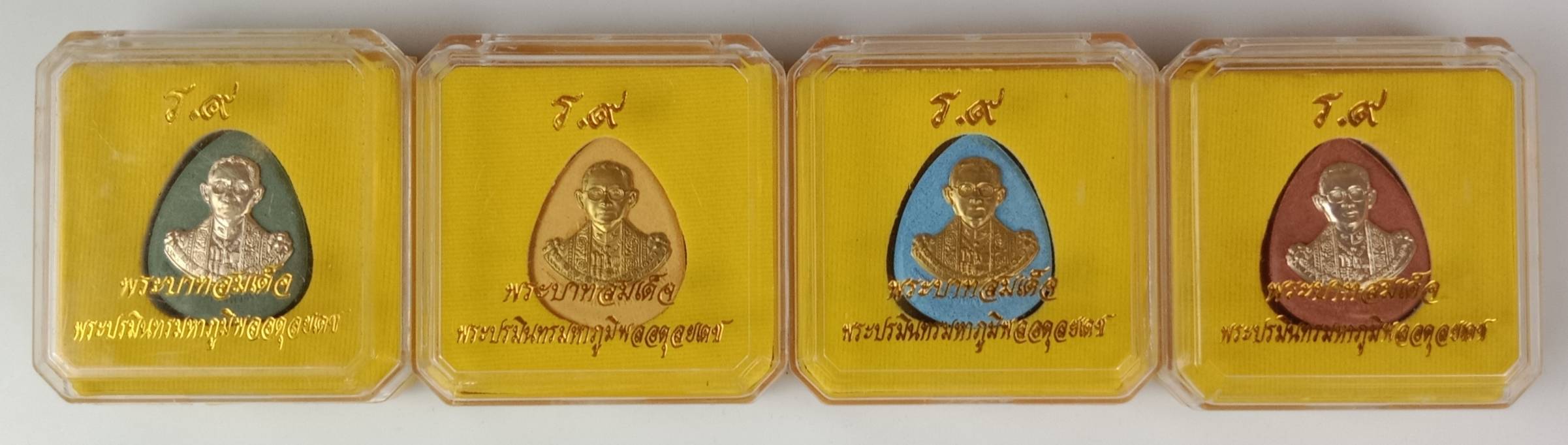 184.พระผง พระบาทสมเด็จพระปรมินทรมหาภูมิพลอดุลยเดช มหิตลาธิเบศรรามาธิบดี จักรีนฤบดินทร สยามินทราธิราช บรมนาถบพิตร ในหลวงรัชกาลที่ 9 ออกเนื่องโอกาสมหามงคลเฉลิมพระชนมพรรษา 82 พรรษา จัดสร้างโดย ศาลาว่าการกรุงเทพมหานคร เมื่อ ปี พ.ศ.2552