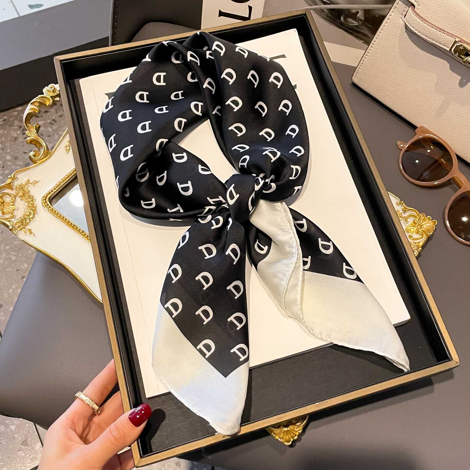 ผ้าคลุมไหล่ ผ้ากันแดด สุดฮิต นิ่มลื่นเนื้อผ้าดีมาก 🇹🇭พร้อมส่งในไทย🇹🇭