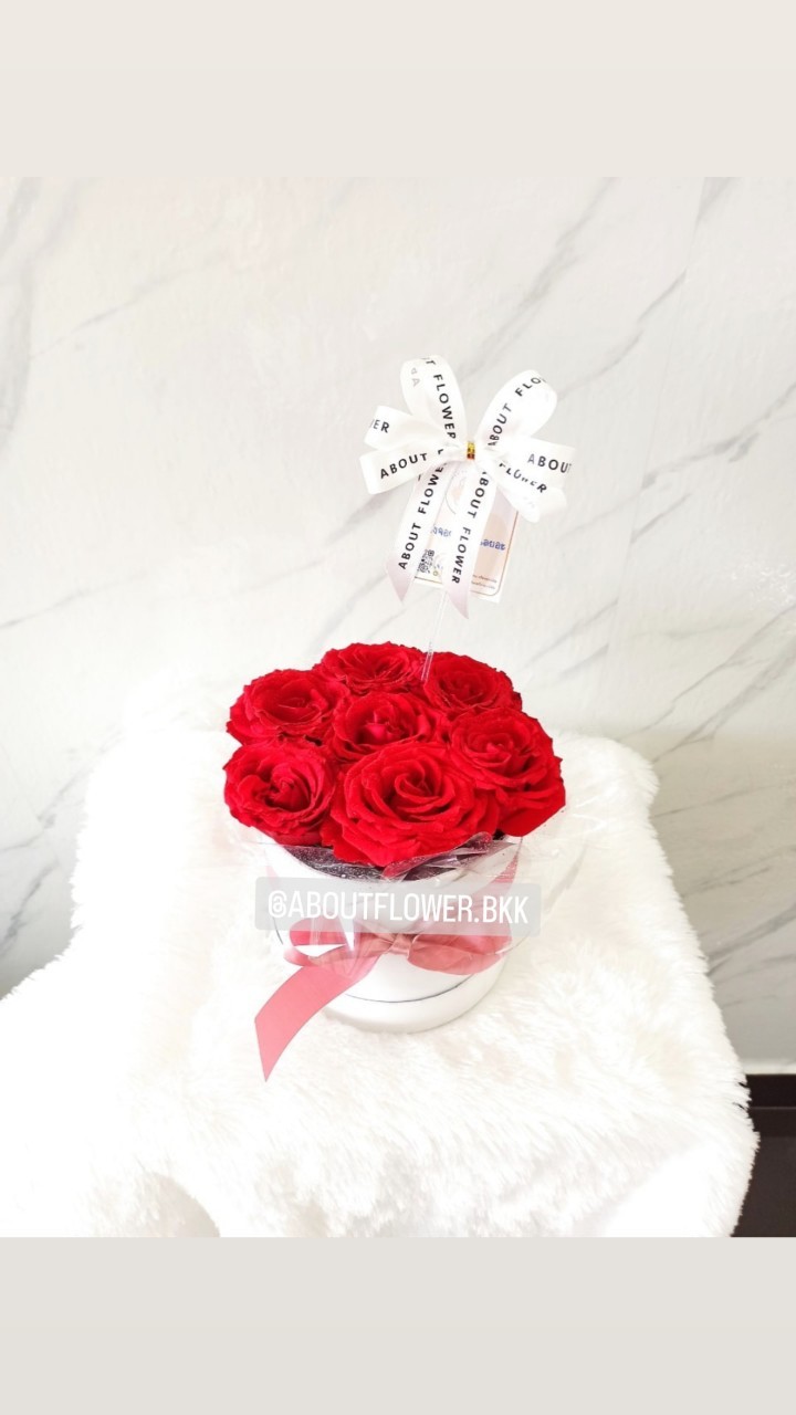 Fresh Flower Rose Box กล่องกุหลาบจีน สีแดง Size S คัดเกรด จำนวน 8-10 ดอก พร้อมตกแต่ง