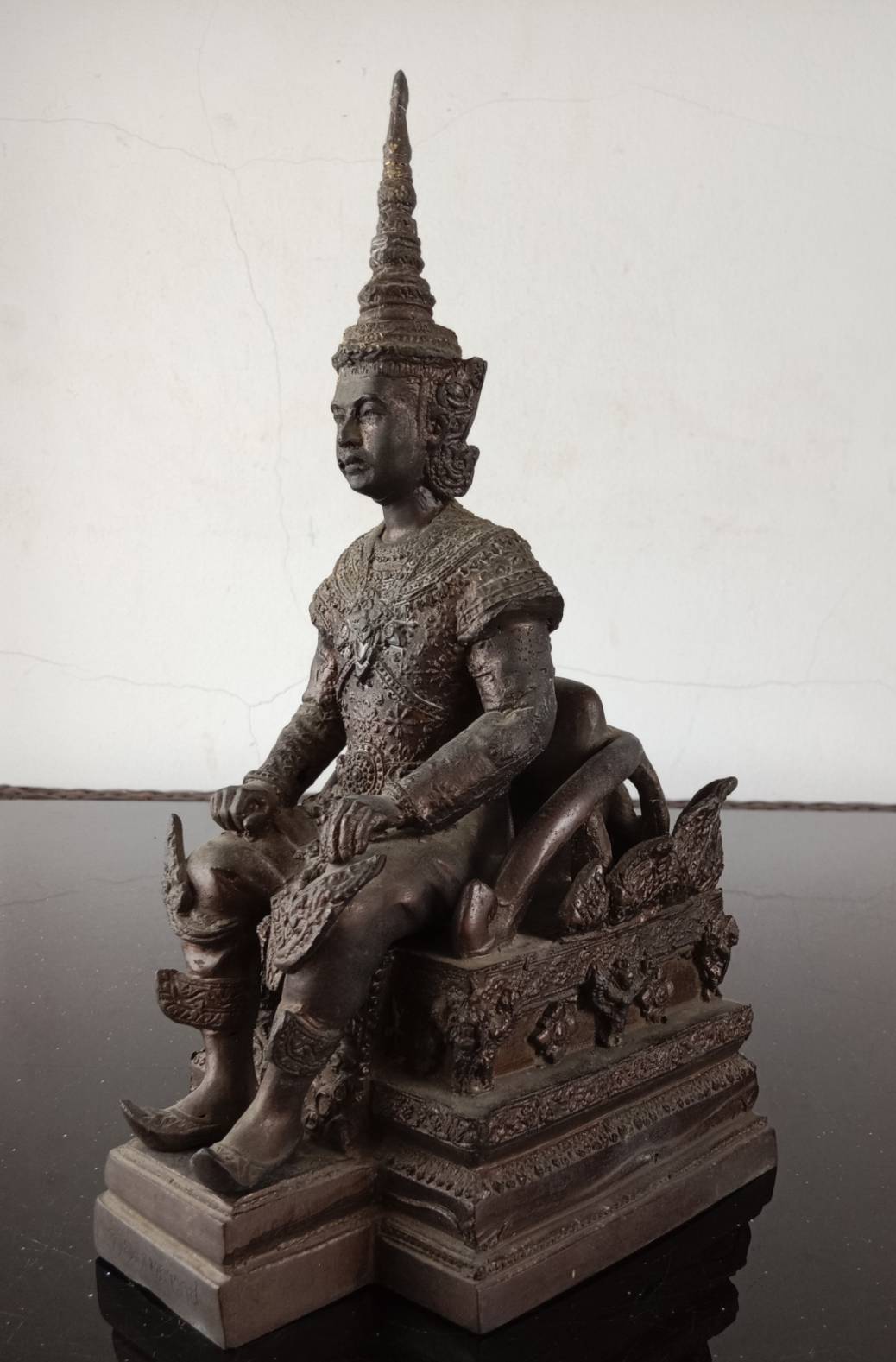 270.พระบรมรูปหล่อในหลวงรัชกาลที่5 พระบาทสมเด็จพระปรมินทรมหาจุฬาลงกรณ์ พระจุลจอมเกล้าเจ้าอยู่หัว ทรงประทับบนพระที่นั่งราชยานพุดตานทอง