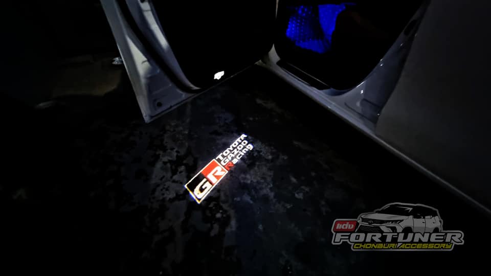 ไฟประตูส่องพื้นไฟประตู GRsport โตโยต้า ฟอร์จูนเนอร์