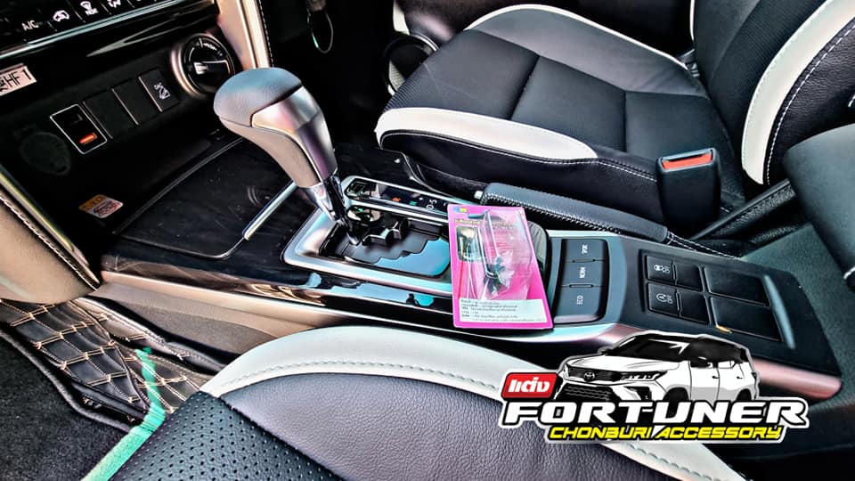 ปุ่มชิปปลดล็อคเพื่อเข้าเกียร์ว่าง โตโยต้า ฟอร์จูนเนอร์ รีโว่