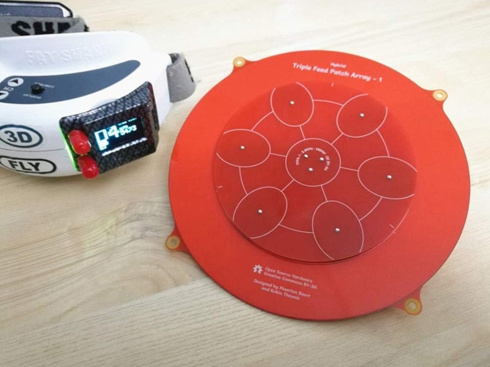 Pagoda Array FPV Antenna 150mm Triple Feed Patch 5.8GHz 14dBi