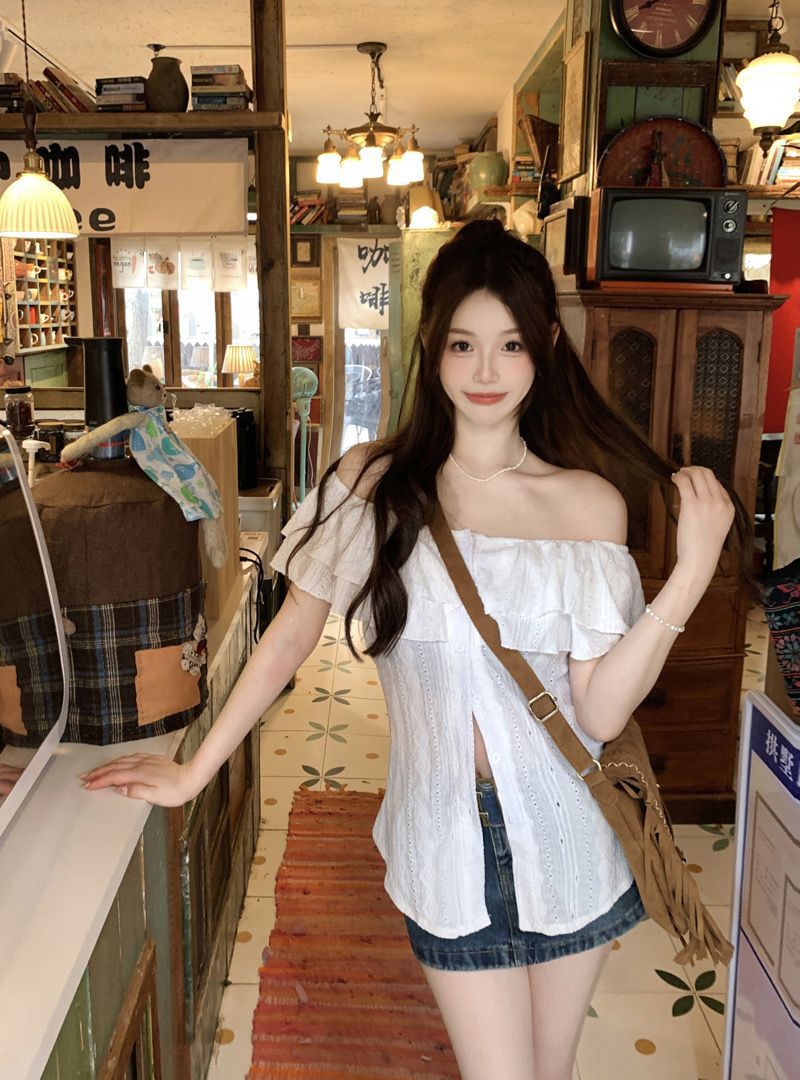 เสื้้อปาดไหล่ แต่งระบายแขน ปกติ-พลัสไซส์ พร้อมส่งในไทย