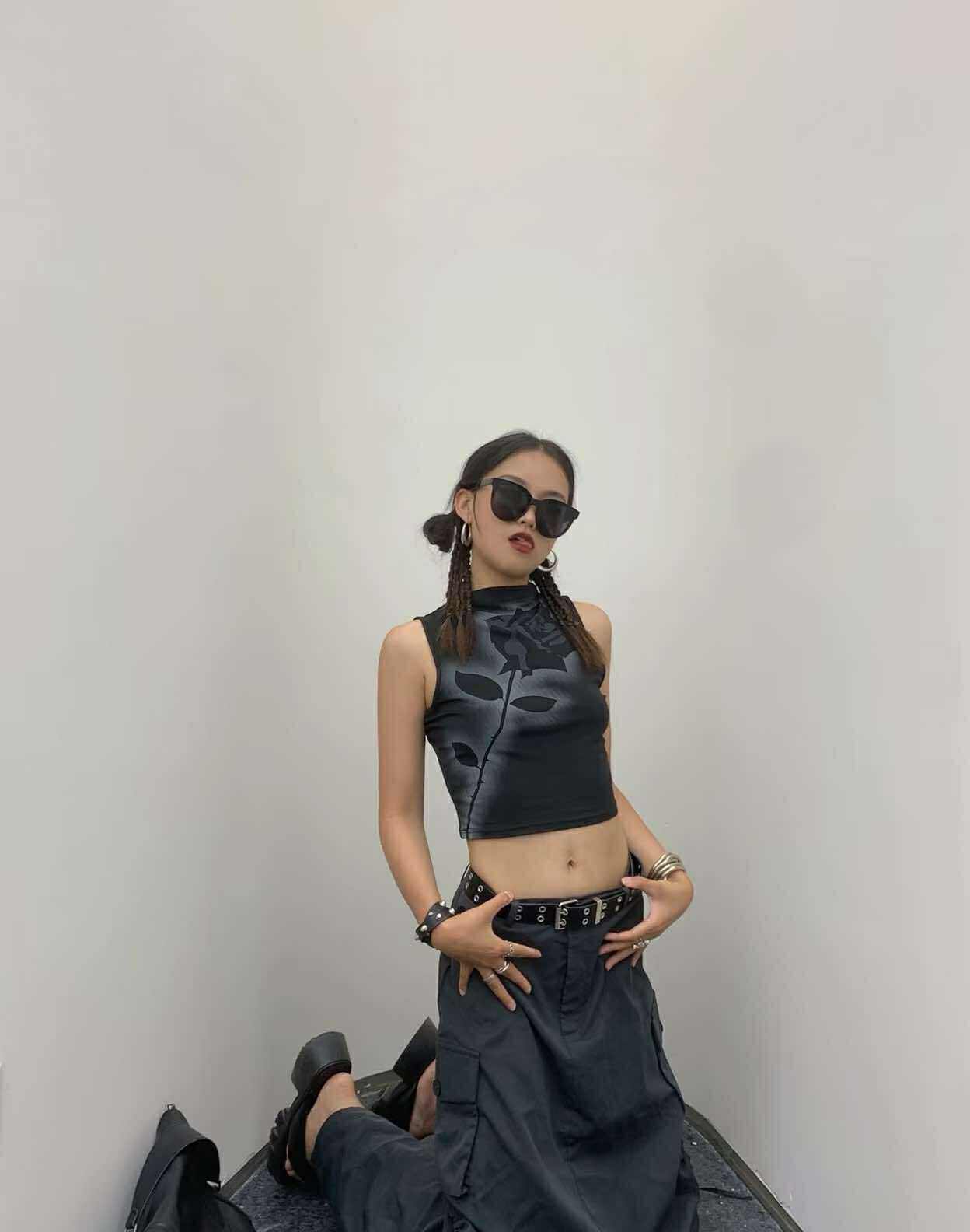 เสื้อยืดแขนกุด คอเต่า กุหลาบ CN825 พร้อมส่งในไทย