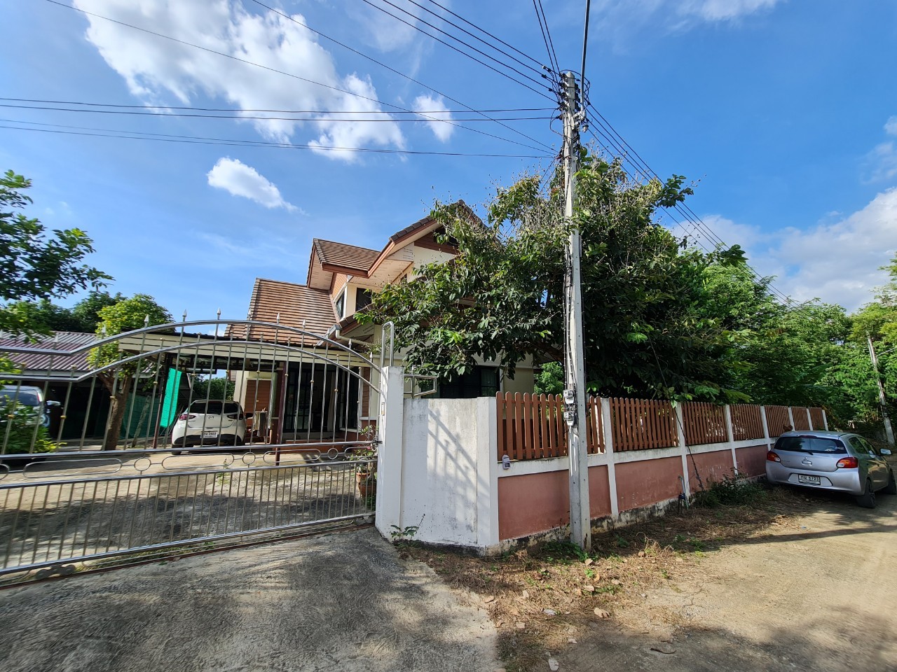 บ้านเดี่ยวชั้นครึ่ง อ.ขามทะเลสอ จ.นครราชสีมา ใกล้ทางด่วน M6 บ้านมือสอง หลังใหญ่
