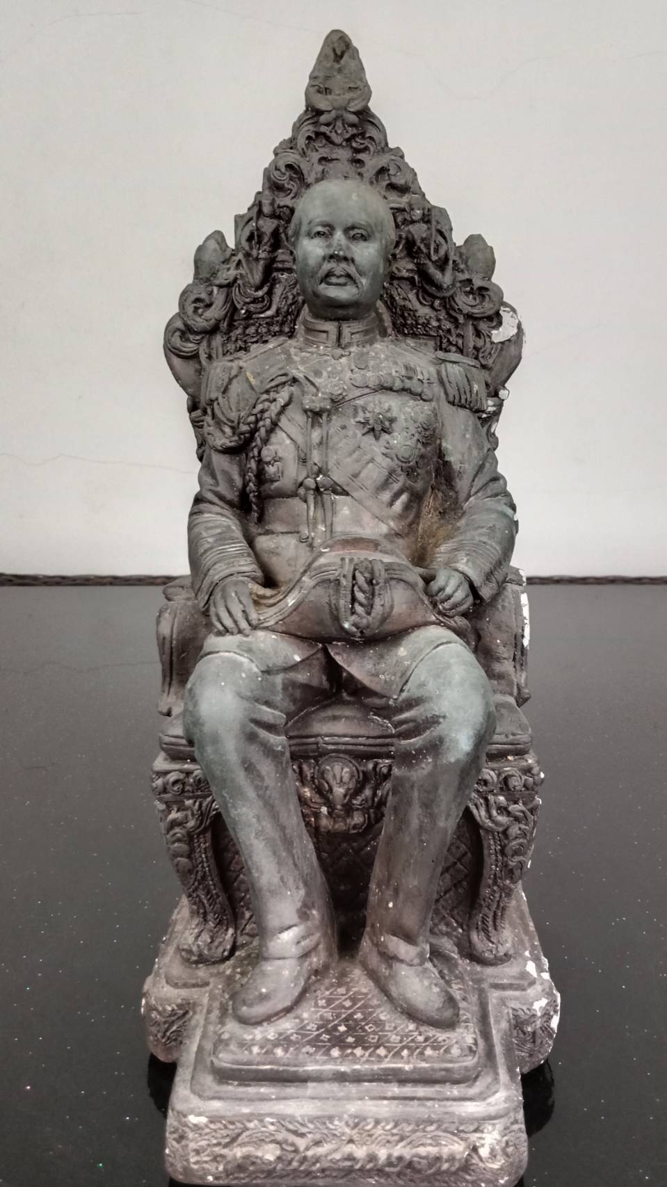 581.พระบรมรูปหล่อในหลวงรัชกาลที่ 5 พระบาทสมเด็จพระปรมินทรมหาจุฬาลงกรณ์ พระจุลจอมเกล้าเจ้าอยู่หัว ทรงประทับนั่งบัลลังก์