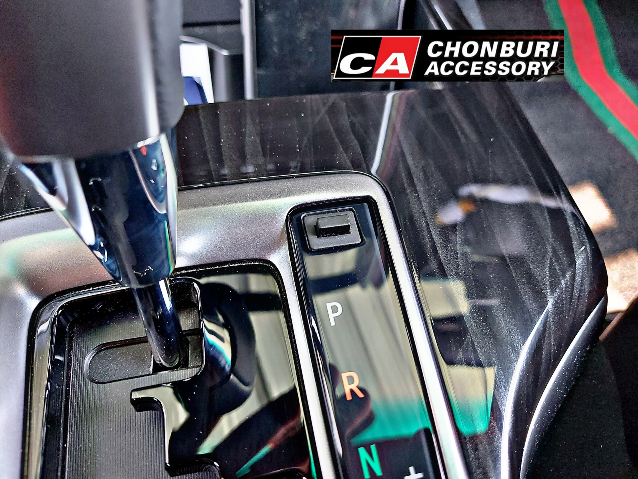 ปุ่มชิปปลดล็อคเพื่อเข้าเกียร์ว่าง โตโยต้า ฟอร์จูนเนอร์ รีโว่