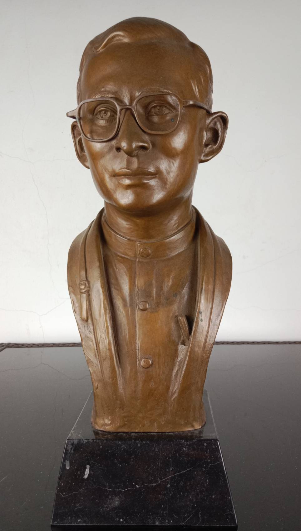 43.พระบรมรูปหล่อครึ่งพระองค์ในหลวงรัชกาลที่9 พระบาทสมเด็จพระปรมินทรมหาภูมิพลอดุลยเดช