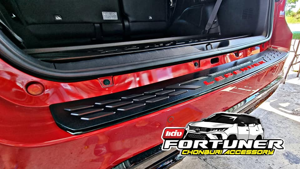 กันรอยท้ายตรงรุ่น ฟอร์จูนเนอร์ Legender