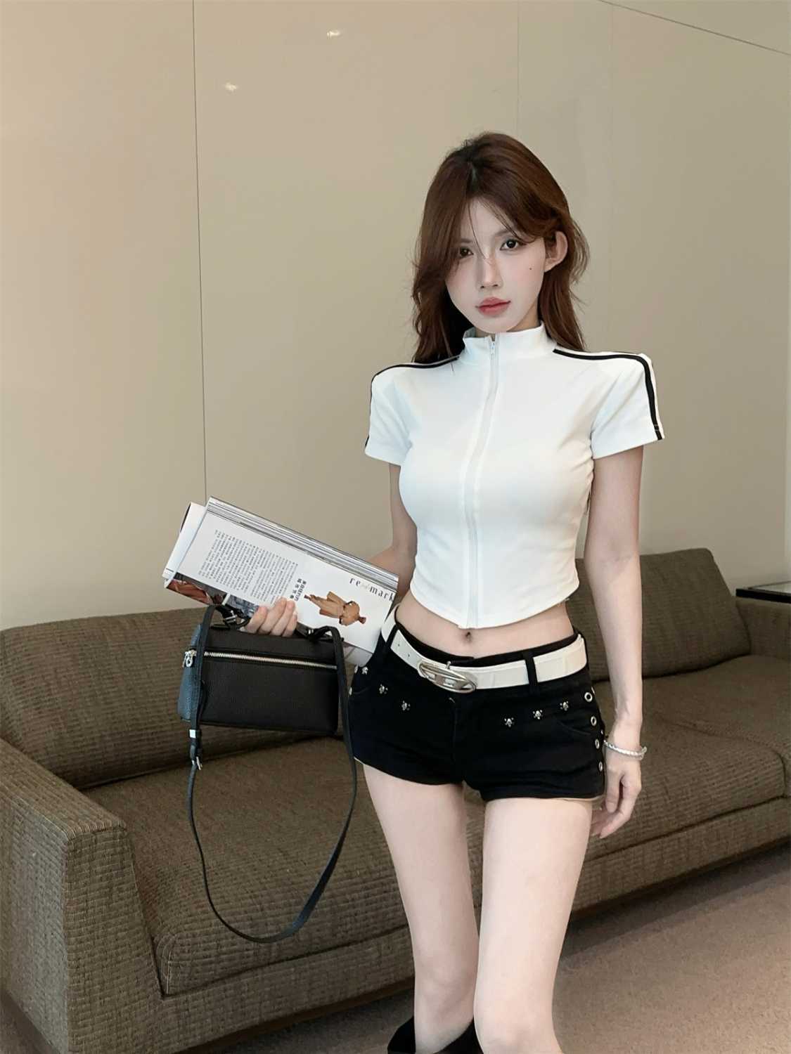 เสื้อครอป สตรีท ซิปหน้า รหัส CN2676