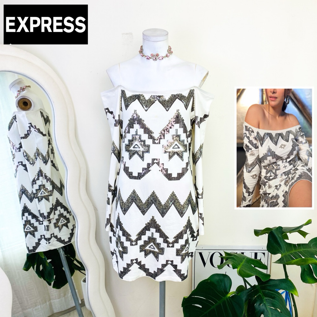 ไซด์ L แบรนด์ Express แท้ 100%🌸เดรส เกาะไหล่ ลายชนเผ่า งานเกล็ดวิบวับ สีขาว ใส่ออกงาน ทรงเข้ารูป เดรสออกงาน ชุดปาร์ตี้