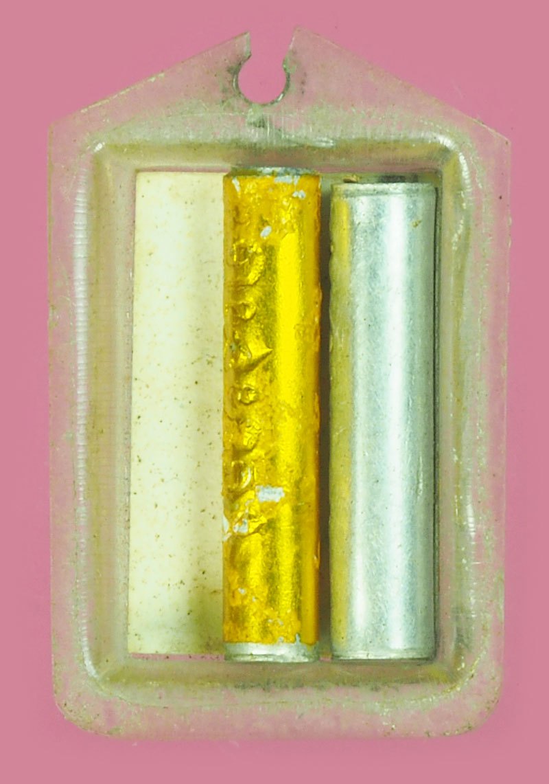 A5686 รูปถ่ายหลังตะกรุดหลวงพ่อมาก วัดท่าเดื่อ ลพบุรี ด้านหลังฝาหลุดตามภาพ 69