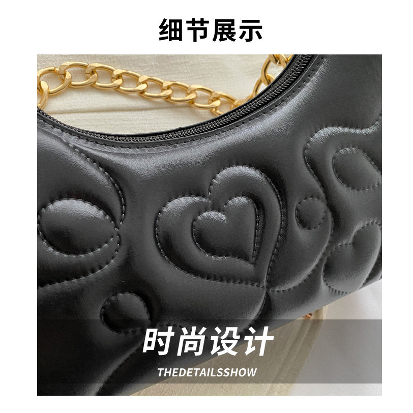 กระเป๋าเย็บลายเส้น หัวใจนูน สายสะพายโซ่ Bag1012