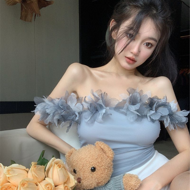 เสื้อปาดไหล่ เสื้อแต่งดอกไม้ 3D รหัส CN2075