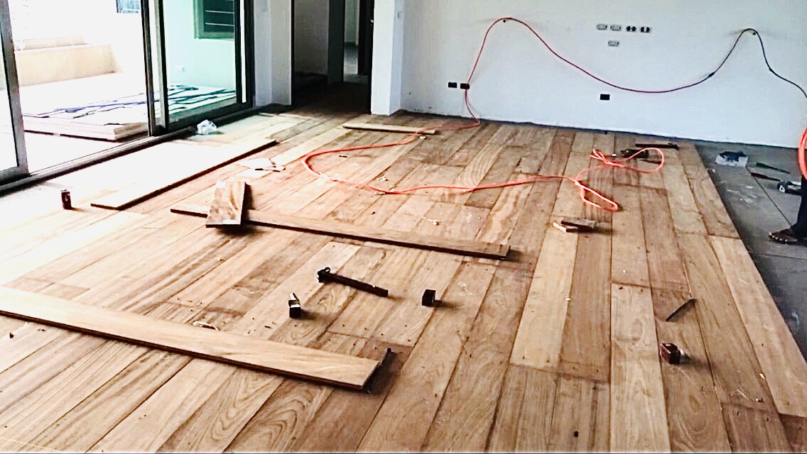 รับปูพื้นไม้