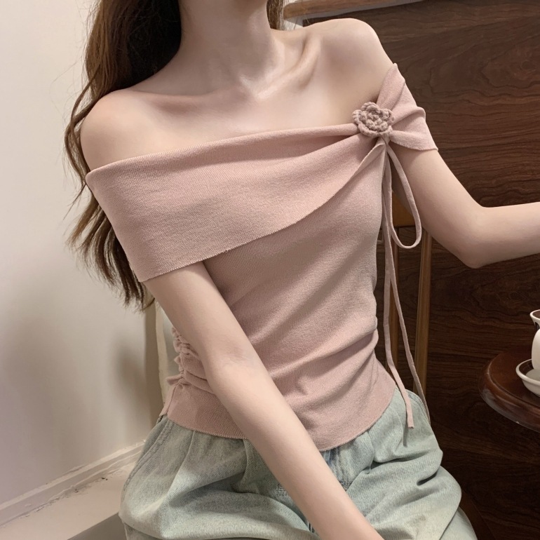 เสื้อปาดไหล่ ไหมพรม ดอกไม้ รหัส A402