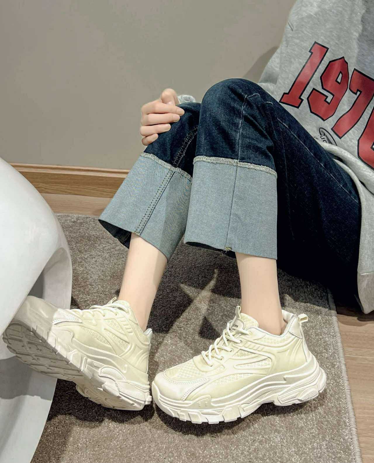 รองเท้าผ้าใบ ขอบนุ่ม เสริมพื้นยาง สูง 2 นิ้ว พร้อมส่งในไทย