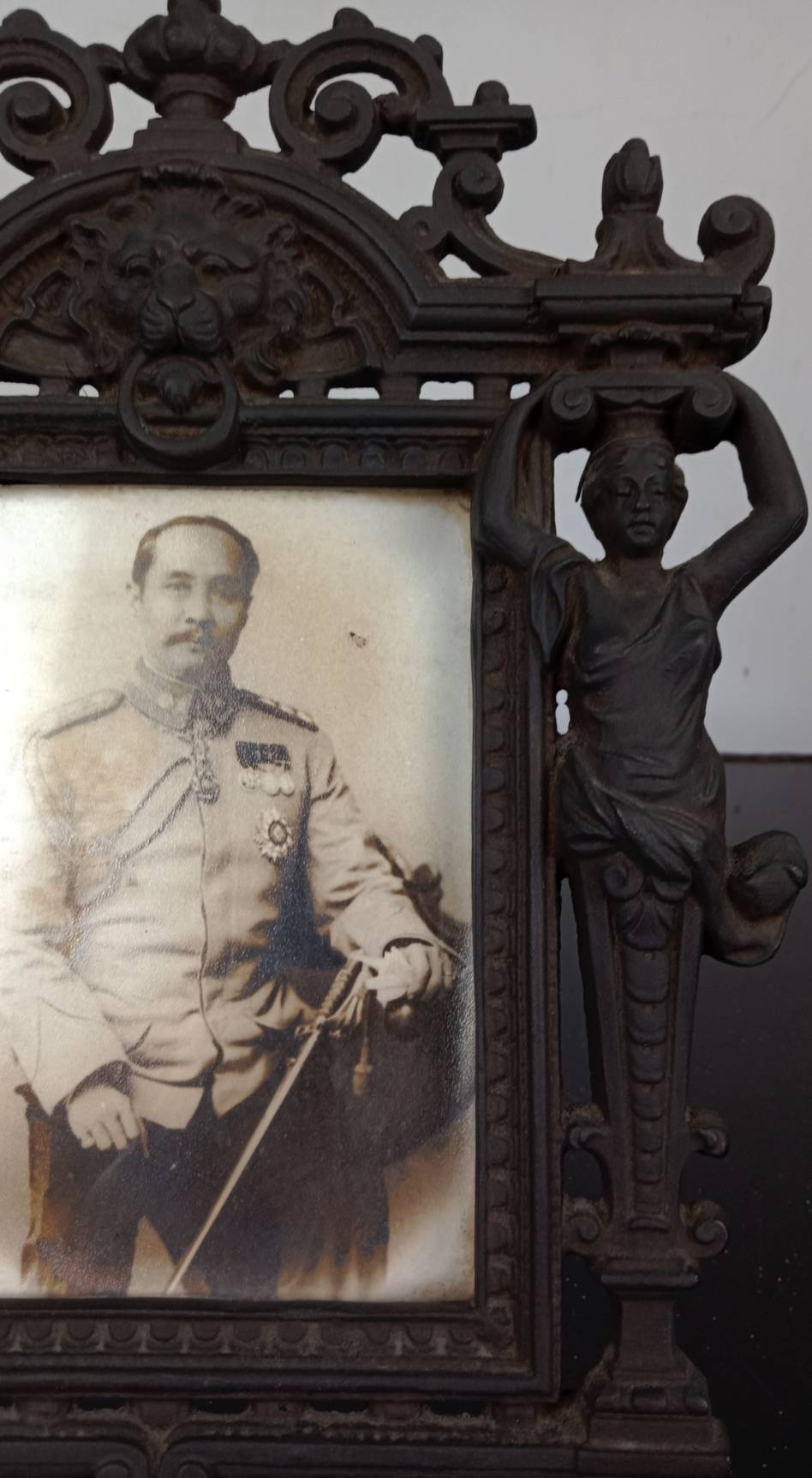 485.กรอบรูปโลหะพระบรมฉายาลักษณ์ในหลวงรัชกาลที่5 พระบาทสมเด็จพระปรมินทรมหาจุฬาลงกรณ์ พระจุลจอมเกล้าเจ้าอยู่หัว